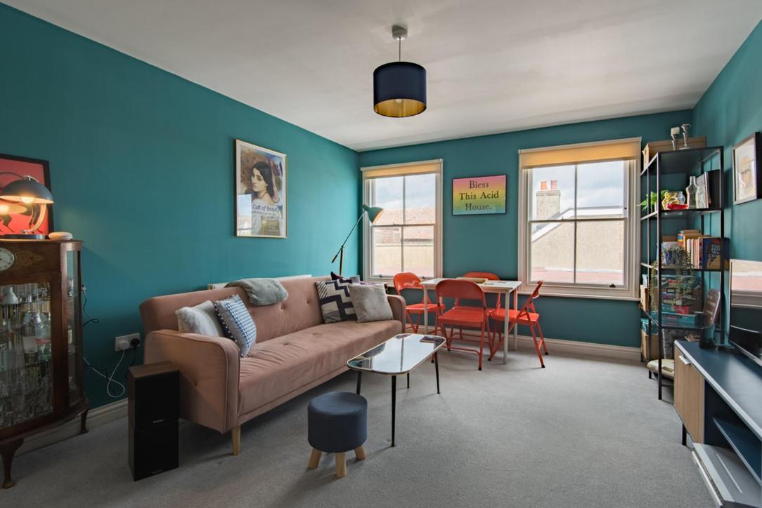Blackhorse Loft - Spacious Apartment By The Sea Дийл Екстериор снимка