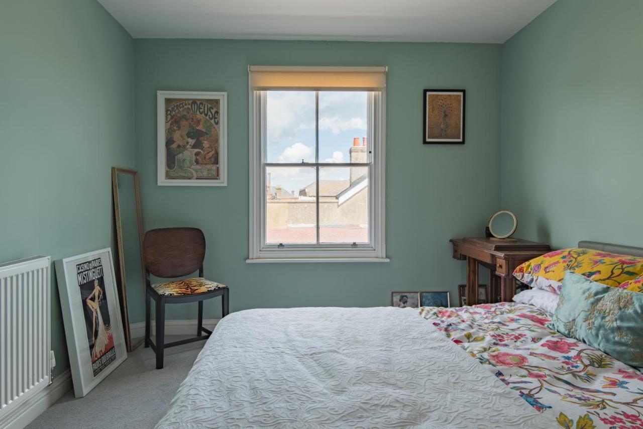 Blackhorse Loft - Spacious Apartment By The Sea Дийл Екстериор снимка